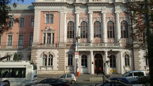 Primul site care calculează taxele judiciare de timbru, lansat de doi clujeni