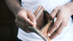 Poliţiştii din Argeş anunţă că o sumă de bani a fost găsită pe o stradă din localitatea Ştefăneşti şi fac apel la păgubit să îi contacteze