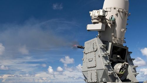Folosirea sistemului Phalanx CIWS, care a salvat un distrugător american în Marea Roșie, costă 3.500 de dolari pe secundă