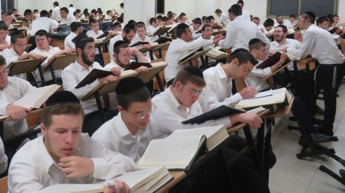Coaliția de dreapta/extrema dreaptă/ultra-ortodocși din Israel intenționează să reducă vârsta de scutire de serviciu militar pentru studenții la seminare religioase de la 26 la 21 de ani