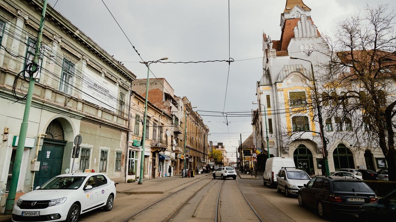 Timișoara 2023: Călătorii urban-potetice cu tramvaiul desenat de graficianul Dan Perjovschi / Sunt cinci călătorii care au în centrul atenției pe 5 poeți: Svetlana Cârstean, Moni Stănilă, Alina Purcaru, Radu Vancu și Andrei Dosa