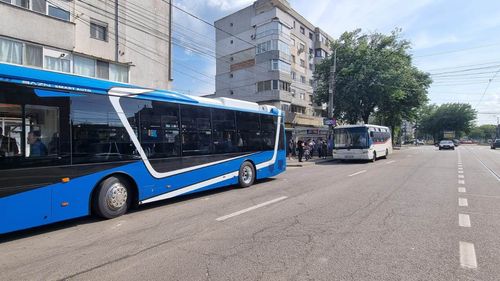 A ajuns primul autobuz electric la Brăila /  Alte 16 vor ajunge până la finalul anului / Investiție de aproape 10 milioane de euro
