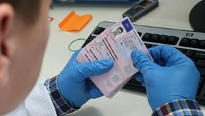 Ciolacu: E rostul ministerelor de Interne şi Justiţie să găsească o soluţie privind permisele ridicate / În maximum 72 de ore, să fie dat răspunsul de la IML. În cazul în care statul român nu se încadrează, va restitui permisul