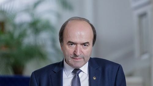 Joc periculos al ministrului Justiţiei Tudorel Toader în dosarul procurorilor Onea şi Negulescu. Miza ar fi procesul extrădării lui Sebastian Ghiţă din Serbia