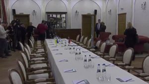 LIVE Imagini în direct din sala unde vor avea loc negocierile ruso-ucrainene/ Delegațiile încearcă să găsească o soluție în a cincea zi de război