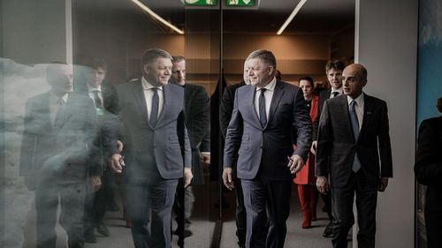 În ziua în care mai multe rachete au lovit Kievul, premierul slovac Robert Fico a susţinut că nu există niciun război în capitala Ucrainei: "Mergeţi acolo şi veţi afla că există o viaţă normală în oraş"