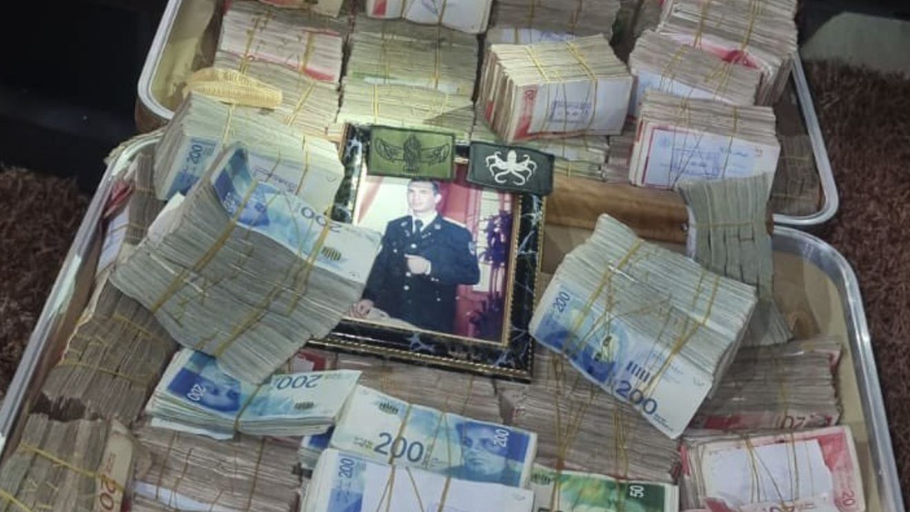 Armata israeliană a găsit două valize cu peste 1,25 milioane de euro în casa unui oficial Hamas de rang înalt