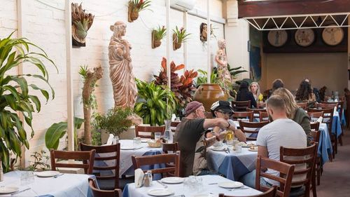 Grecia: Se redeschid majoritatea magazinelor și se relaxează restricțiile privind petrecerea timpului liber