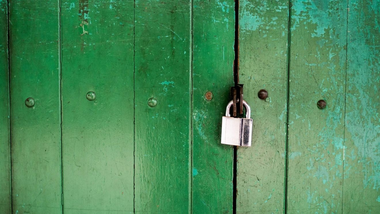 ANALIZĂ Peste 100.000 de firme riscă să pună lacătul pe ușă. Blocajul financiar din economie, la un nivel fără precedent în ultimii 10 ani