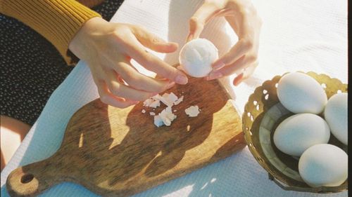 VIDEO | Cum îți dai seama dacă ouăle sunt prea vechi. Teste simple pe care le poți face acasă