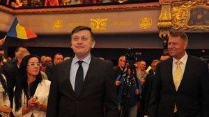 Crin Antonescu spune că n-are cu cine vota: Aș putea spune că odată cu oficializarea candidaturii domnului Ciolacu sistemul are doi candidați. Pilonii strategici