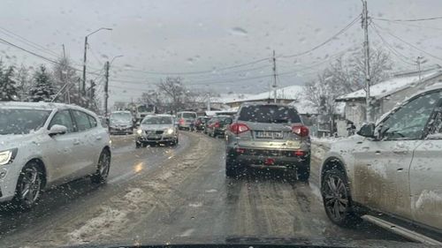Administratorii drumurilor din Bistrița-Năsăud au fost amendați cu peste 75.000 de lei pentru că mașinile nu au putut circula din cauza poleiului
