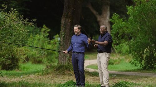 Ministrul britanic de externe este pasibil de o amendă de 2500 de lire sterline pentru pescuit fără permis cu vicepreședintele Statelor Unite