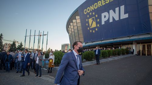 Cîțu, amuzat de ideea că ar putea fi schimbat curând de la șefia PNL: ”Schimbarea mea din funcţie va fi la următorul congres, în 2025/ PNL are o conducere care a negociat lucruri ok, eu am făcut această coaliție”