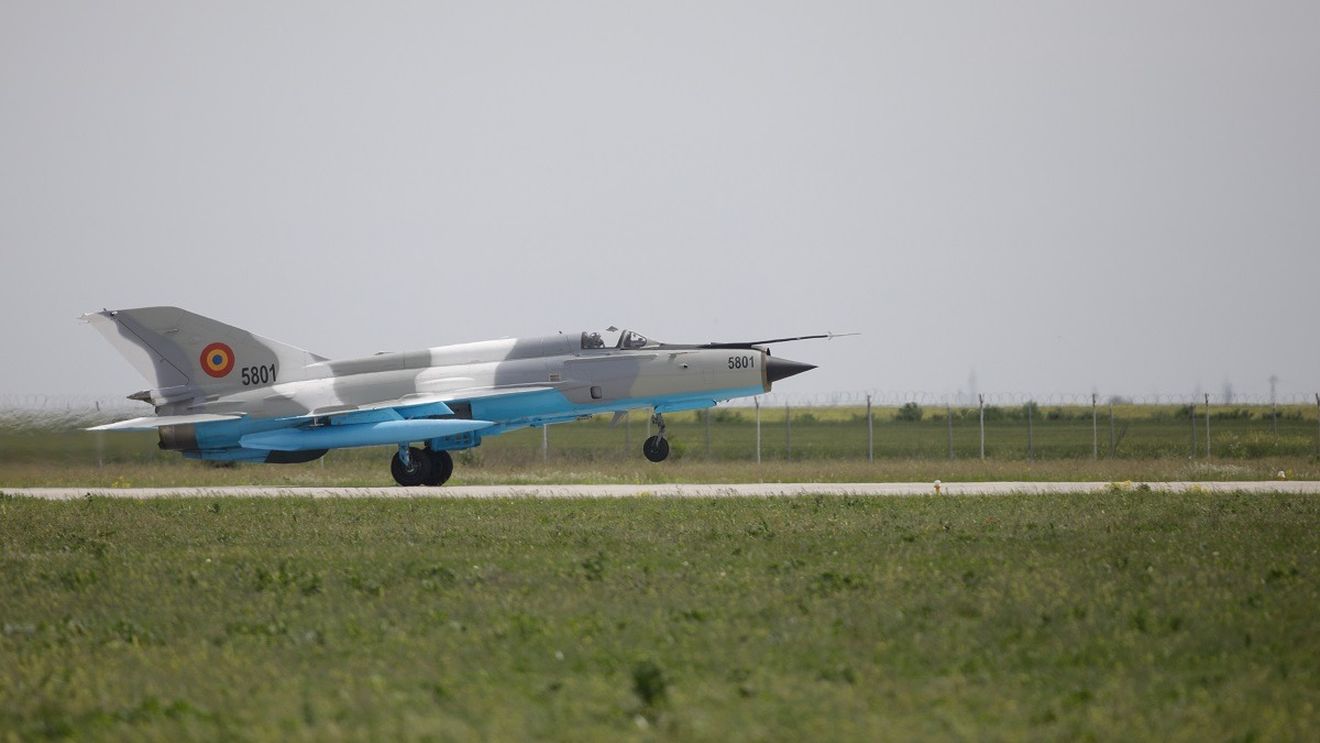 Fostul comandant al Bazei 71 Aeriană Câmpia Turzii, condamnat pentru abuz în serviciu. Decizia nu este definitivă. Este acuzat că a zburat în 147 de misiuni militare, deși nu avea licență medicală validă