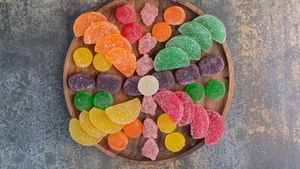 Ce se ascunde în gustările tale preferate / Adevăruri nebănuite despre chips-uri, jeleuri sau popcorn / Nu le vei mai privi niciodată la fel