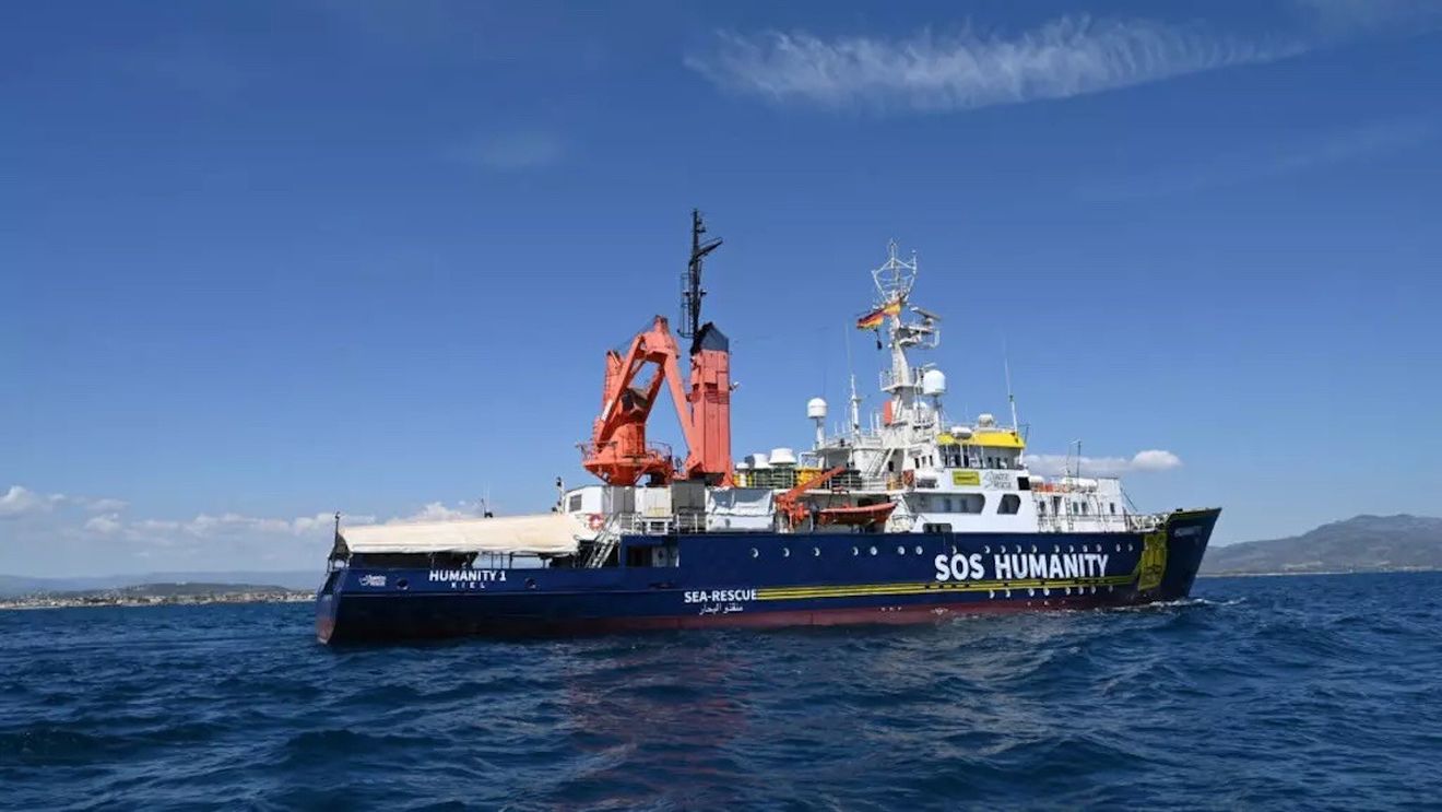 Corriere della Sera: Un român, șeful echipajului SOS Humanity, navă care salvează refugiați în Mediterana / "Nu m-am resemnat cu faptul că se poate muri în continuare prin înec” / ”Sincer, nu știu cât mai putem rezista”