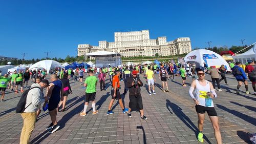 VIDEO S-a dat startul la Bucharest Half Marathon  / Peste 10.000 de alergători amatori şi profesionişti concurează la cea de-a 14 ediţie a evenimentului / Există mai multe restricţii rutiere / Rute ocolitoare