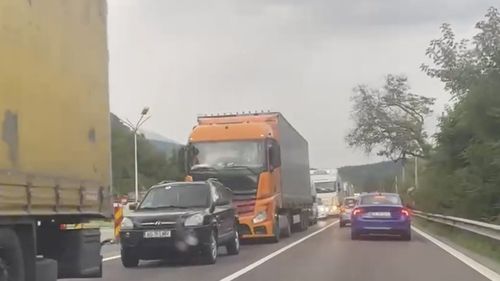 Blocaj și coloană de mașini de peste 10 kilometri pe Valea Oltului / 75 de kilometri făcuți în 3 ore
