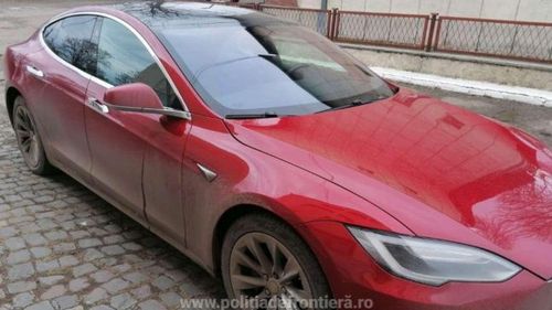 A cumpărat o mașină Tesla de la samsari și a rămas fără ea. Era furată din Norvegia