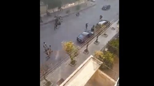 Avioanele ruseşti şi siriene bombardează teritoriul rebelilor sirieni: cel puţin 25 de morţi. Putin l-a demis pe un general rus din Siria, după ce rebelii au cucerit Alep