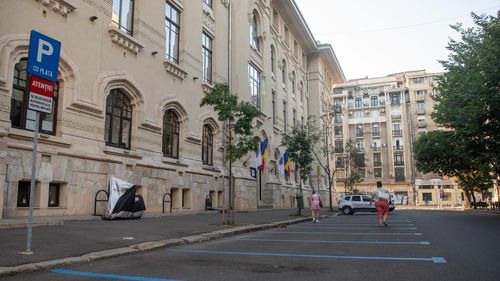 BREAKING Curtea de Conturi cere suspendarea șefului Companiei Municipale Parking București / Tarife mărite ilegal pentru parcările „cu dungă albastră” din București, subdelegări fără aprobare și pierderi masive de venituri / Curtea sesizează DNA