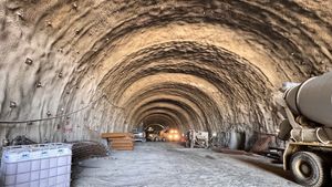 Ministrul Transporturilor: A fost realizată străpungerea primei galerii de 367 metri a Tunelului 1 de pe secţiunea Margina–Holdea, etapă importantă pentru construirea lotului 2 al autostrăzii Lugoj–Deva