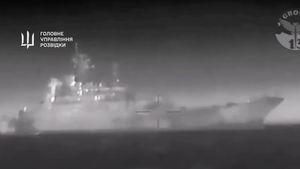 VIDEO Momentul în care nava de desant "Cezar Kunikov" este lovită de dronele navale ucrainene Magura V5