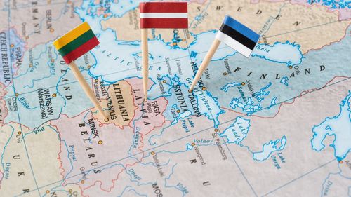 Statele baltice se vor deconecta de la reţeaua electrică rusească în 2025