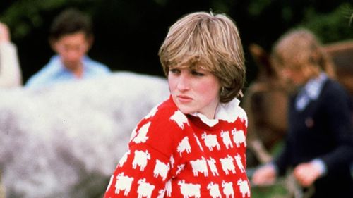 Celebrul pulover cu oi purtat de prinţesa Diana, scos la licitaţie / Valoarea articolului este estimată între 52.000 şi 91.000 de dolari.