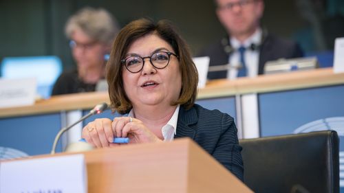 Companiile aeriene trebuie să plătească despăgubiri pentru zboruri anulate din pricina COVID-19, anunță Comisarul European Adina Vălean