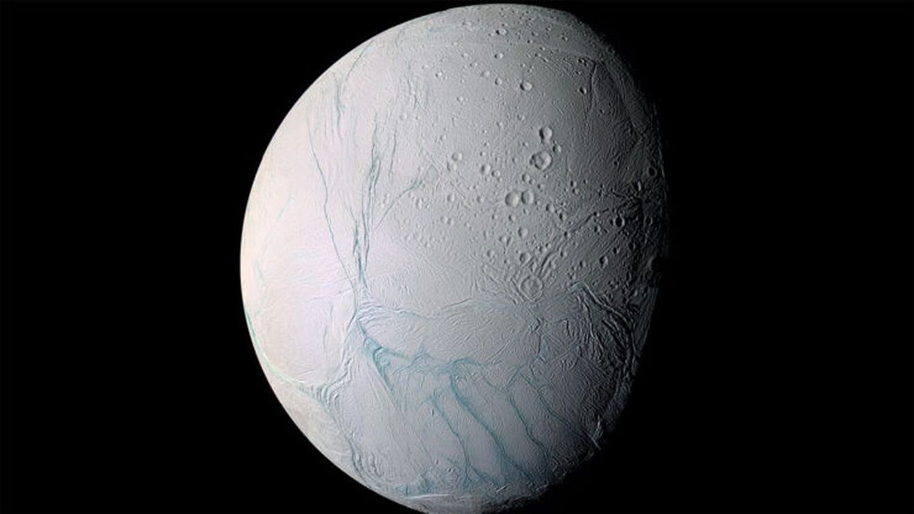 STUDIU Enceladus, satelitul îngheţat al lui Saturn, conţine elemente esenţiale vieţii: „Este o descoperire uimitoare pentru astrobiologie”