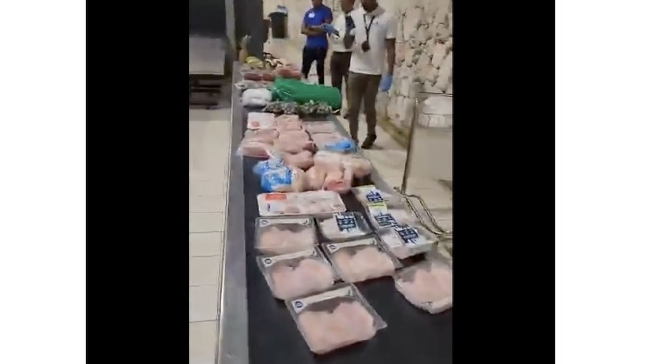 Julio Iglesias, reținut pe aeroport, în Republica Dominicană: călătorea cu 42 de kilograme de mâncare în valiză / ”Nu este o măsură ad personam, ci o chestiune de control normal”