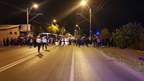 București: Peste 40 de persoane blochează Șoseaua Antiaeriană traversând de pe o parte pe alta a străzii, în semn de protest, după ce marți seara un pieton a fost accidentat mortal