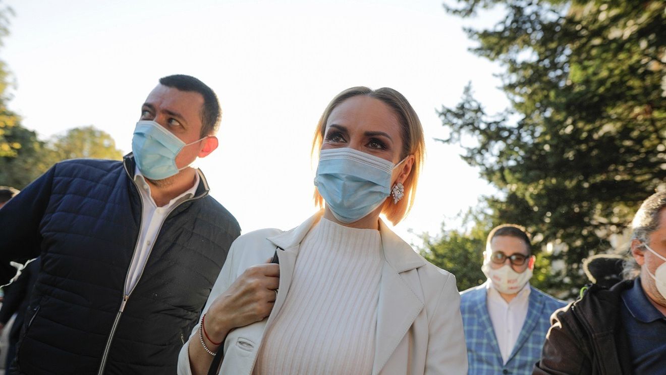 Gabriela Firea, replică la Nicușor Dan: Să-i spună cineva primarului dreptei unite că există deja bilet unic în Bucureşti