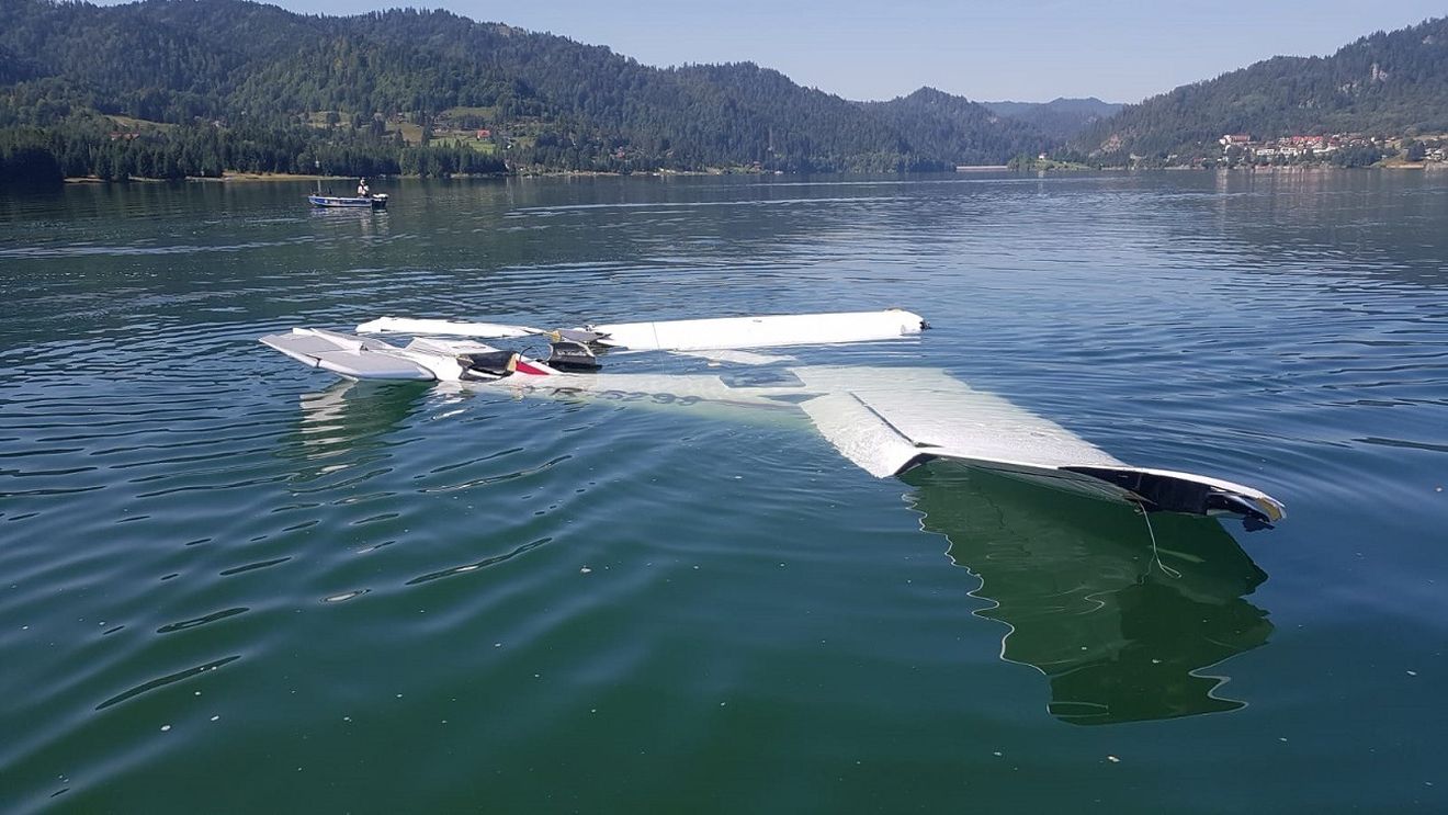 Pasagerul din avionul ușor care s-a prăbușit în lacul Colibița a fost transportat la Unitatea de Primiri Urgențe în Bistrița