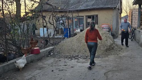 Cum supraviețuiesc locuitorii unui sat de lângă Transnistria fără gaz și lumină - reportaj Deutsche Welle