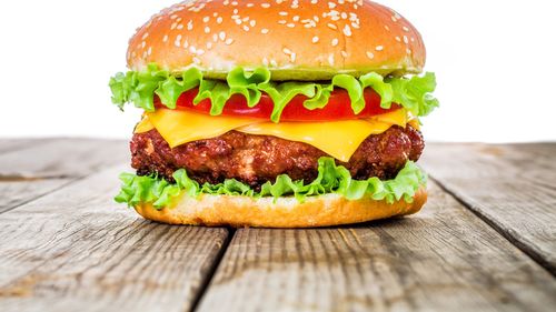 Vânzările McDonald's au scăzut la nivel global pentru prima dată în ultimii ani