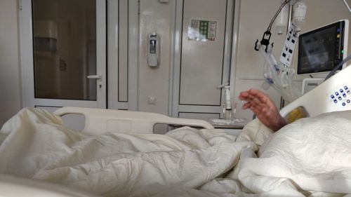 ULTIMA ORĂ 5.808 noi cazuri de coronavirus în România din 39.734 de teste. Nou record de bolnavi grav internați la terapie intensivă - 1.454. Alte 145 de persoane au decedat / Rata de infectare în București este de 7,05 cazuri la mia de locuitori