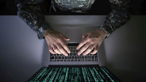 EXCLUSIV | Expertă: Războiul hibrid, care are ca unelte dezinformarea și manipularea, poate face intervenția militară clasică inutilă / Reprezentant NATO din România: „Pierdem în acest moment acest război”