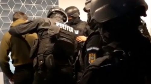 Percheziţii în Vâlcea şi Alba, într-un dosar de înşelăciune şi spălare a banilor cu prejudiciu de peste 750.000 de lei
