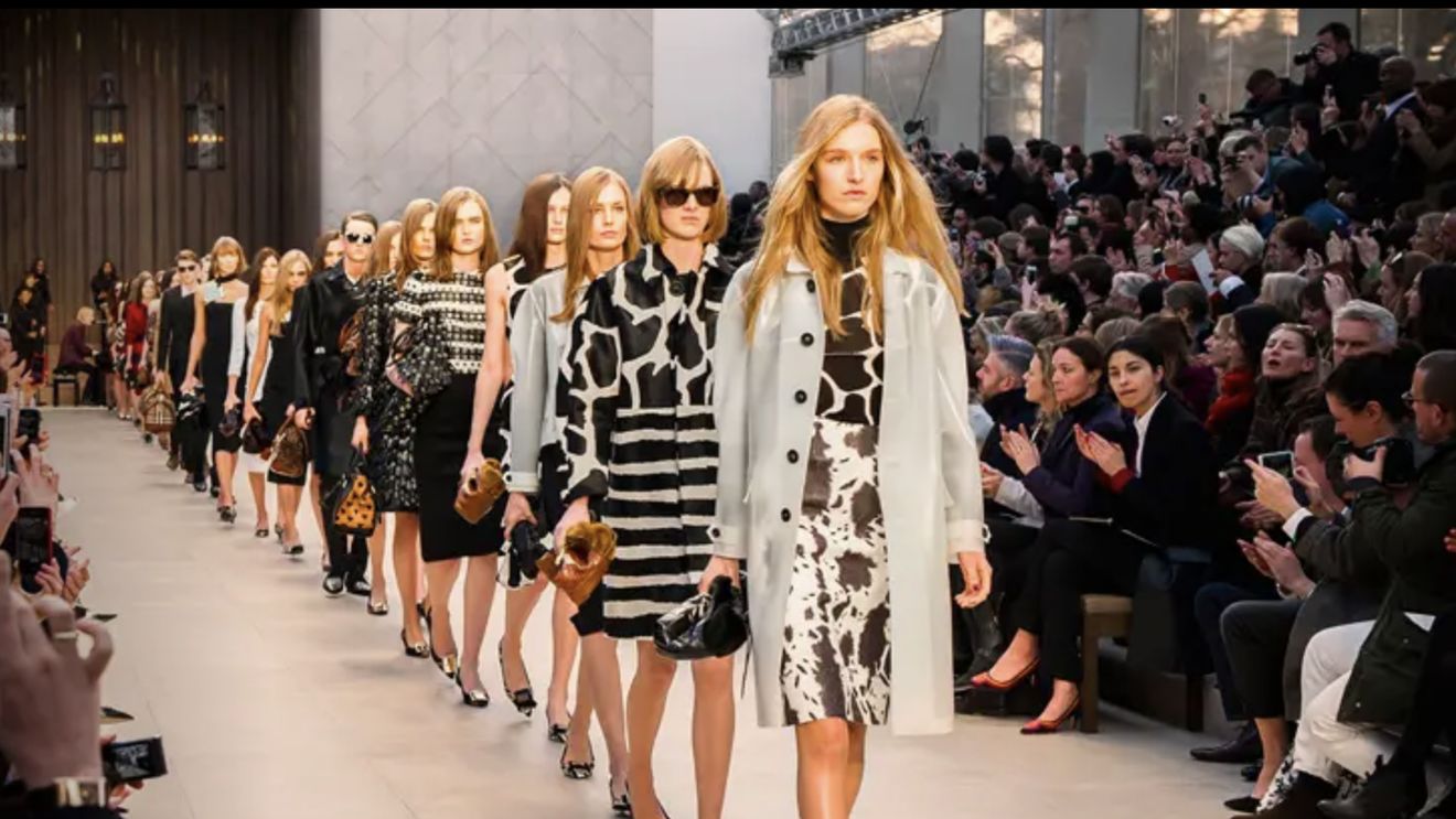40 de ani de London Fashion Week: Cum a început totul? / Alexander McQueen, Stella McCarteny sau Vivienne Westwood s-au lansat pe podimurile LFW