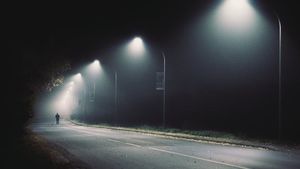 Începând de luni seară românii nu mai pot ieși din case după ora 22:00 decât pentru un motiv întemeiat și cu o declarație pe propria răspundere/ Cum arată documentul și de unde îl poți descărca