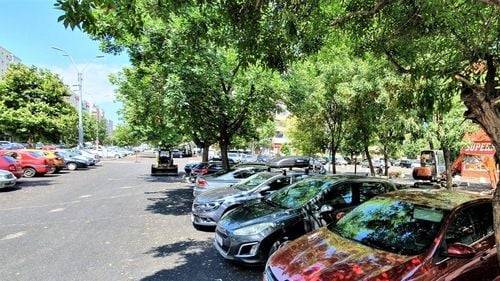Controversata taxă de dezvoltare urbană de 540 lei pe mașină fără loc de parcare în Sectorul 4, unică în București, a fost adoptată și intră în vigoare de la 1 ianuarie. Ce oferă Primăria Sectorului 4 de acești bani / Opinia unui expert în mobilitate urbană
