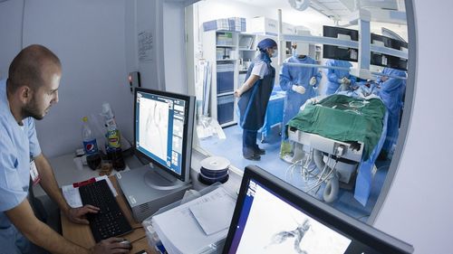 Județul Alba anunță înființarea centrelor de evaluare pentru bolnavii de COVID / Ce trebuie să facă o persoană care este testată pozitiv