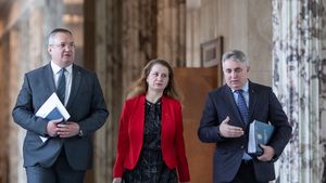 Scădere abruptă de vizibilitate media pentru ministrul educației, după ce portofoliul a fost preluat de Ligia Deca de la Sorin Cîmpeanu, omniprezent pe TV și în presă până în momentul demisiei