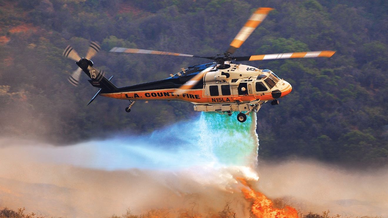 România a trimis în Bulgaria un elicopter Black Hawk cu sistem de stingere a incendiilor Bambi Bucket