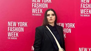 VIDEO Modă sustenabilă: o tânără din Timișoara a prezentat un proiect vestimentar la New York/ „Mi-am propus să aduc în atenția publicului impactul industriei modei asupra mediului și importanța reciclării”