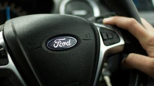 Canicula influențează șoferii / Medic: „Nervozitatea apare pentru că încetinește buna funcționare a creierului” / ”Este esențial ca orice conducător  auto să se hidrateze foarte bine”
