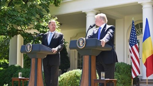 Klaus Iohannis se întâlnește marți la Casa Albă cu Donald Trump/ Este a doua întrevedere a celor doi președinți